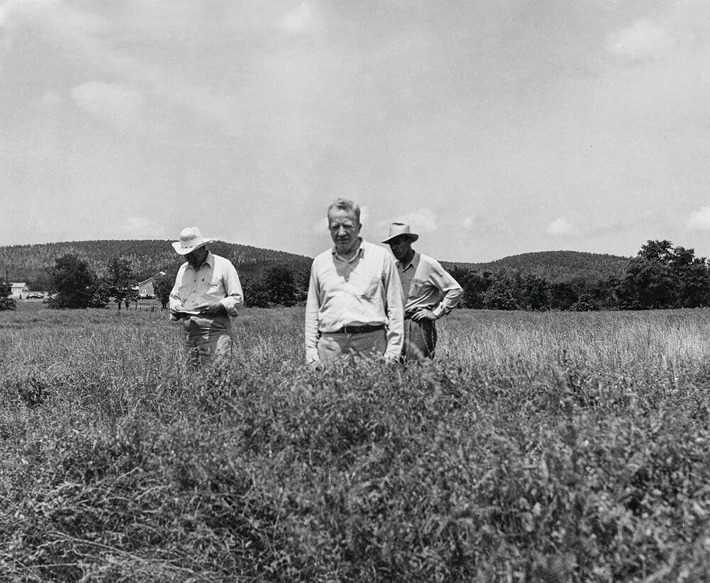 Derrick Hewitt oil field workers in Carter County in the year 1921