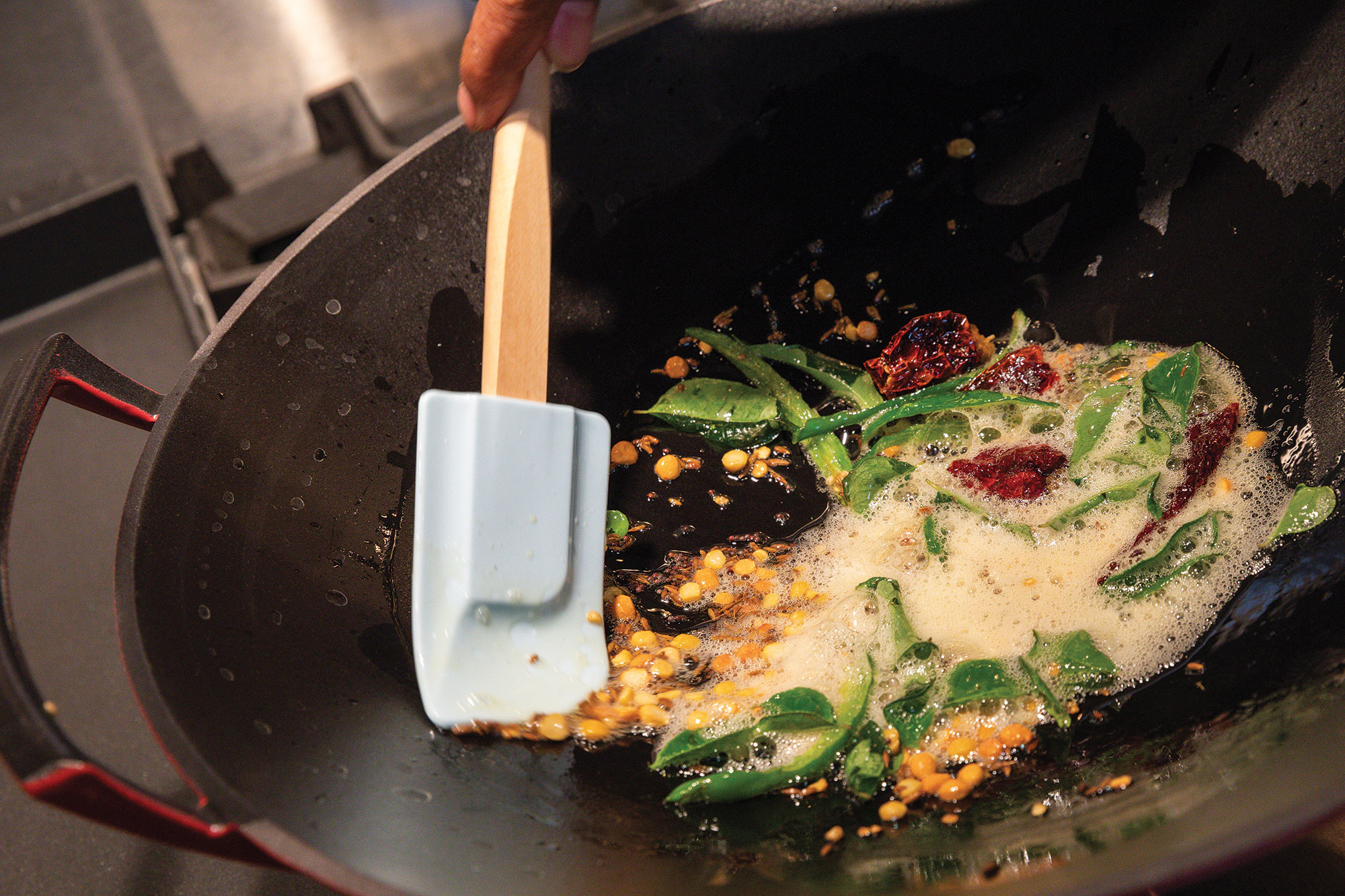 Tempering the spices in oil